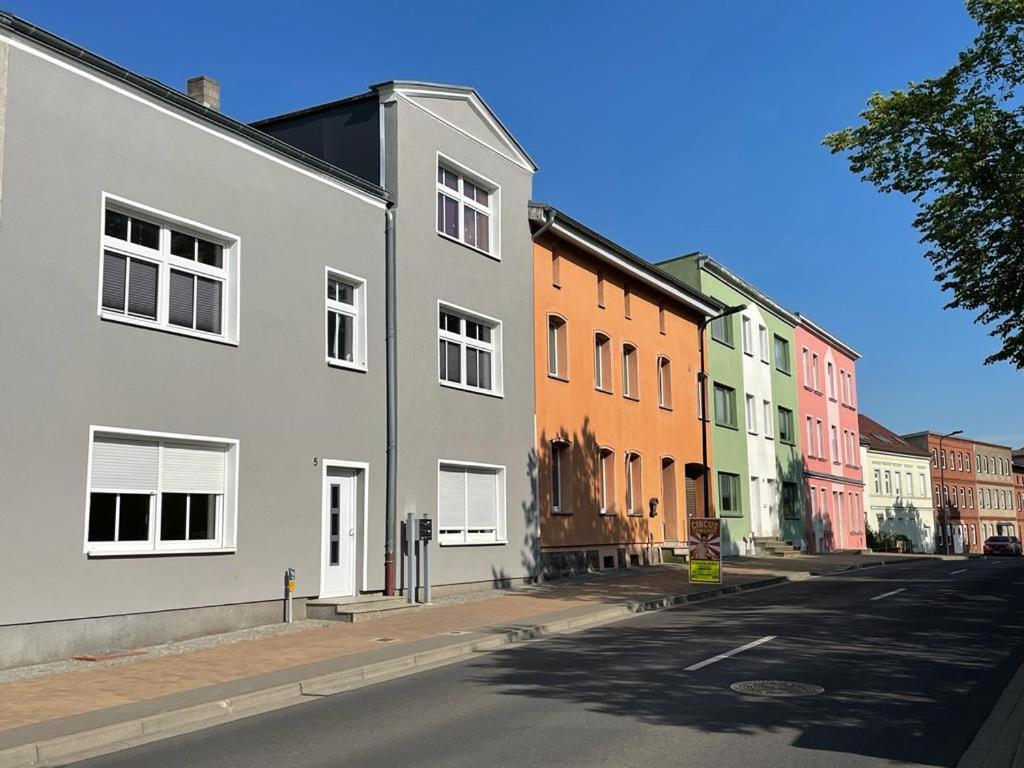 Modern Eingerichtet-Stadtnah-Ferienwohnung Mit Geschirrspueler Und Waschmaschine Friedland  Экстерьер фото